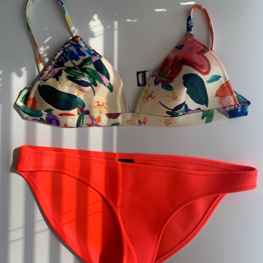 Triangl swim set.